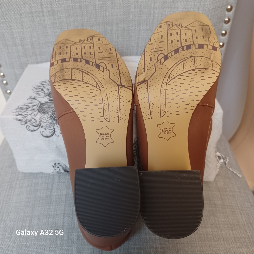 Bella Vita Brown and Gold Loafers Flats Size 9.m - Picture 8 of 15